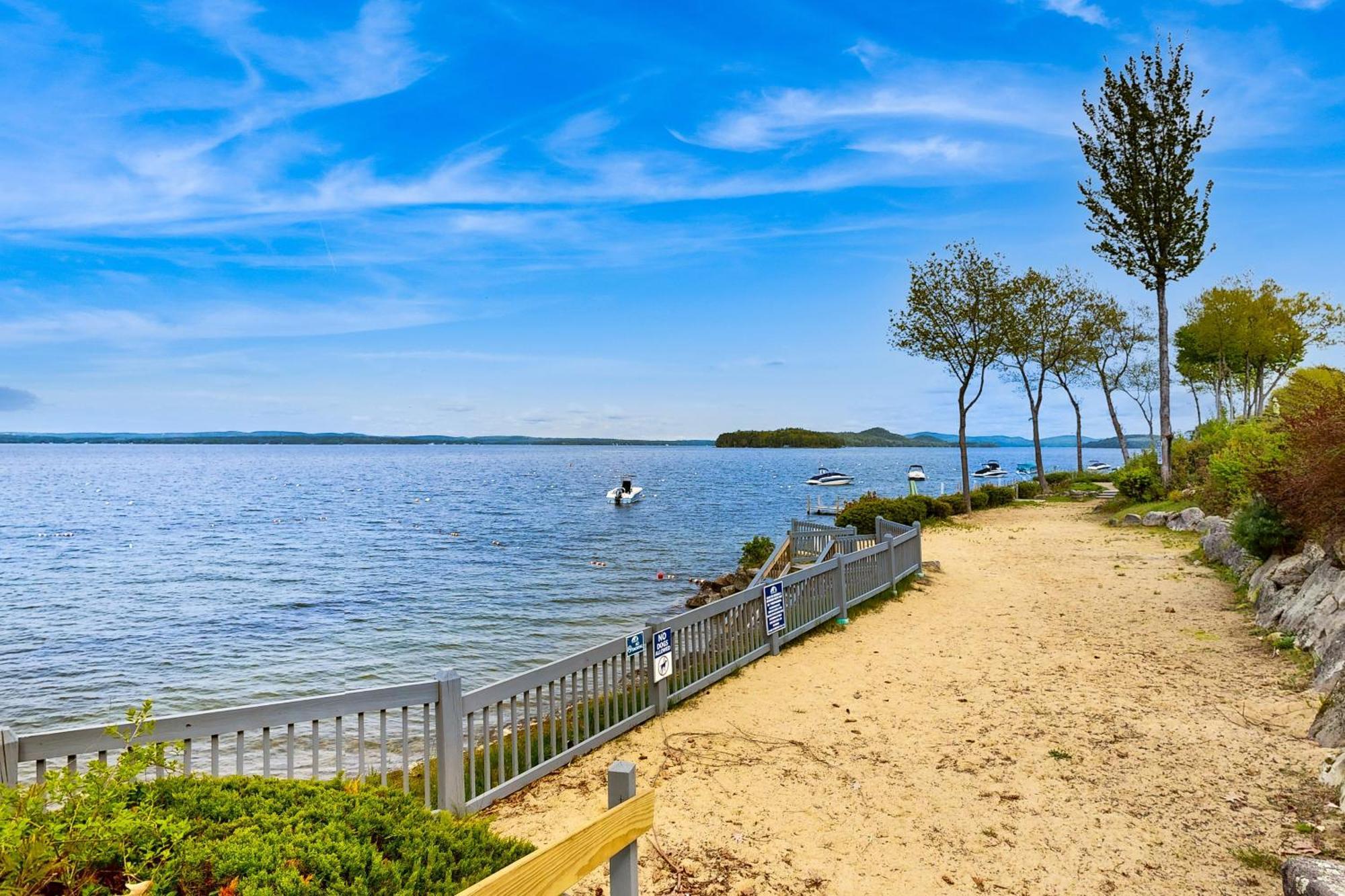 Samoset Condo On Lake Winnipesaukee Gilford Room photo